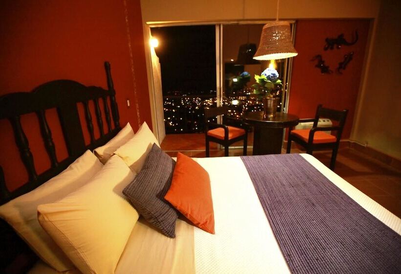 스탠다드 룸 킹사이즈 침대, Montetaxco