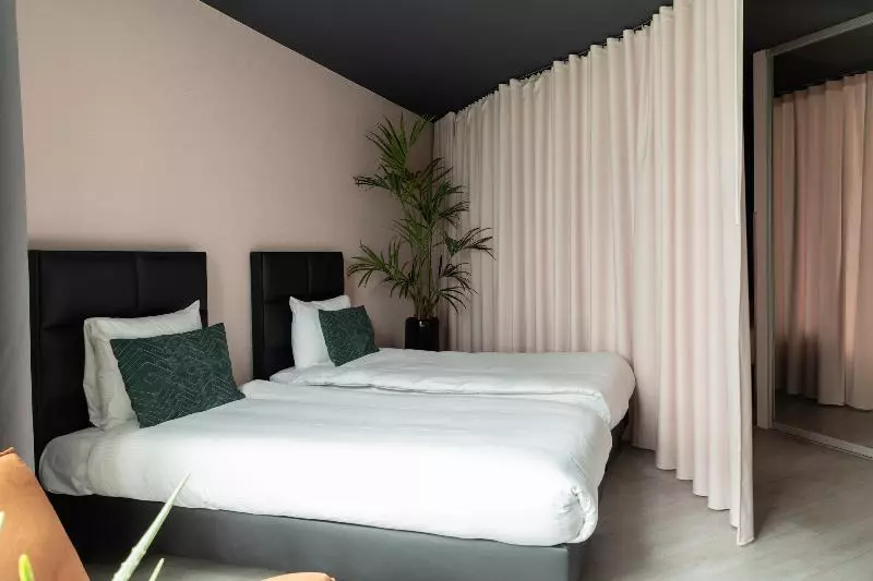 اتاق استاندارد با چشم‌انداز باغ, Villas Miramar