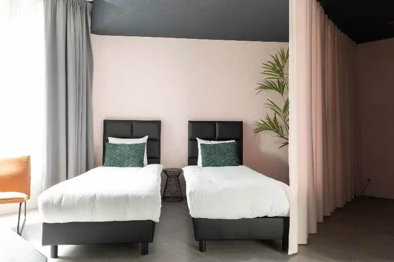 اتاق استاندارد با چشم‌انداز باغ, Villas Miramar