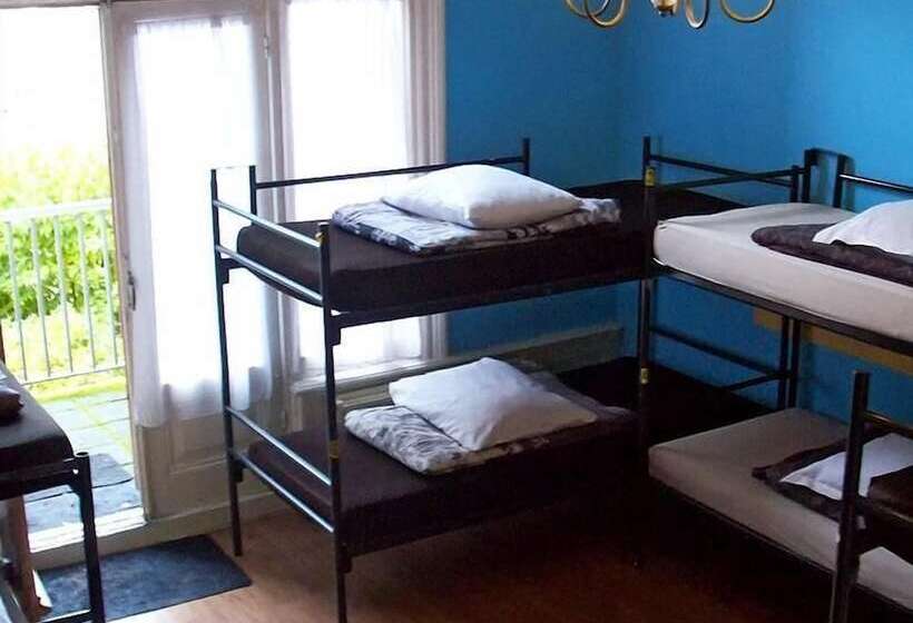 Bed in Shared Room with Shared Bathroom, Amsterdam Hostel Annemarie