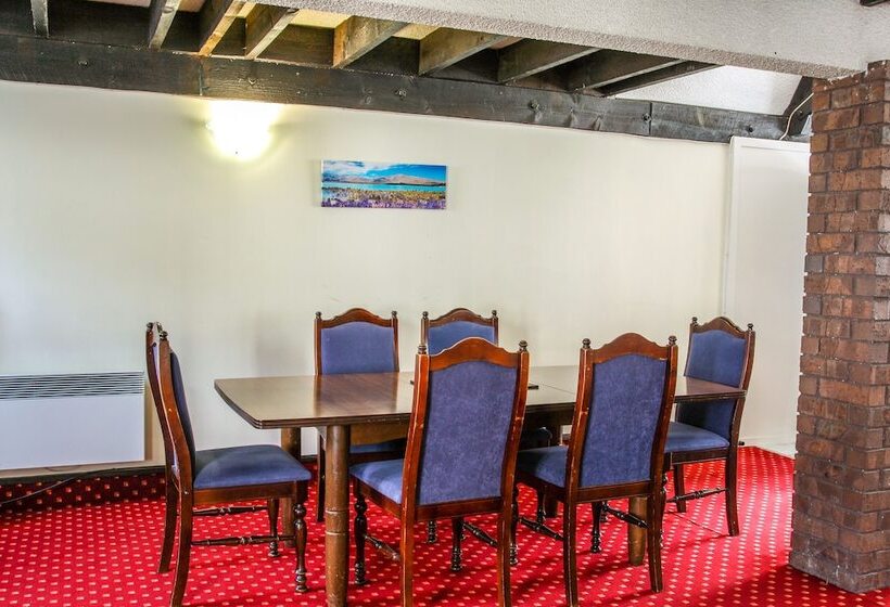 带4个卧室的公寓, Camelot Motor Lodge