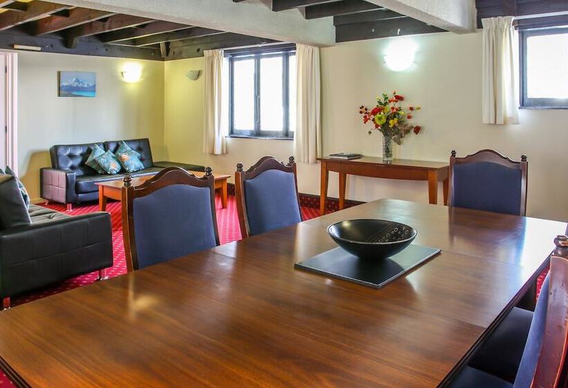 带4个卧室的公寓, Camelot Motor Lodge