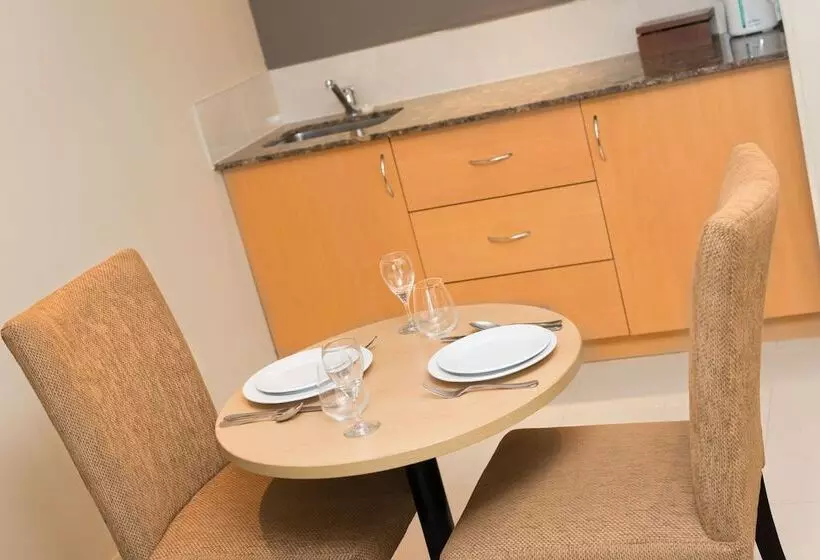 سوییت جونیور, Copthorne Hotel Auckland City