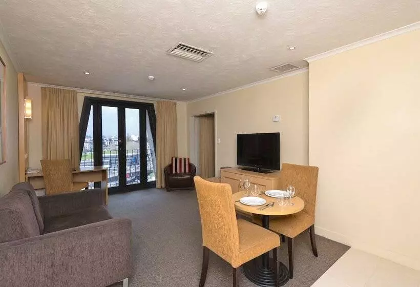 سوییت جونیور, Copthorne Hotel Auckland City