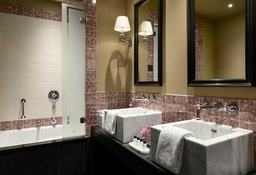 デラックスルーム, Des Indes The Hague