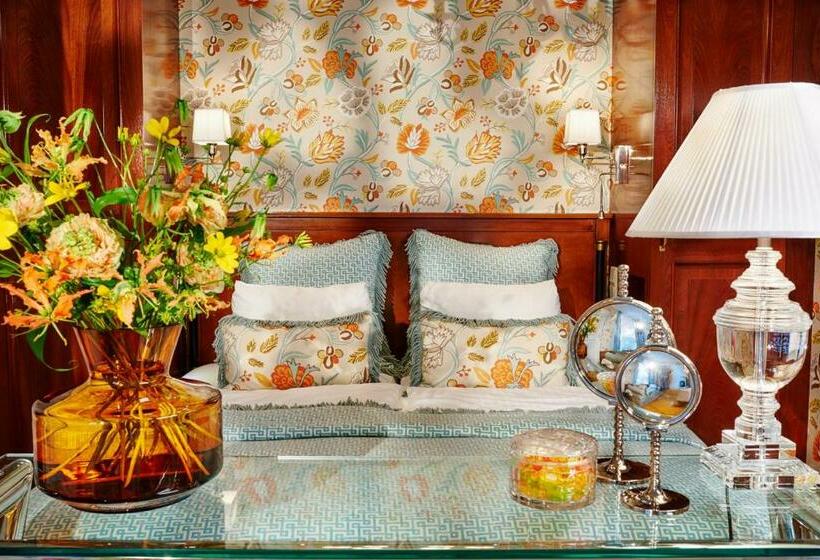 غرفة ديلوكس, Estherea