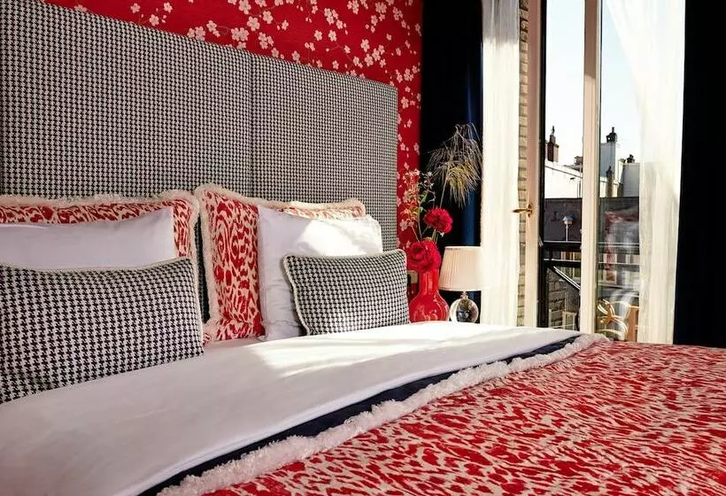 Deluxe Room, Estherea