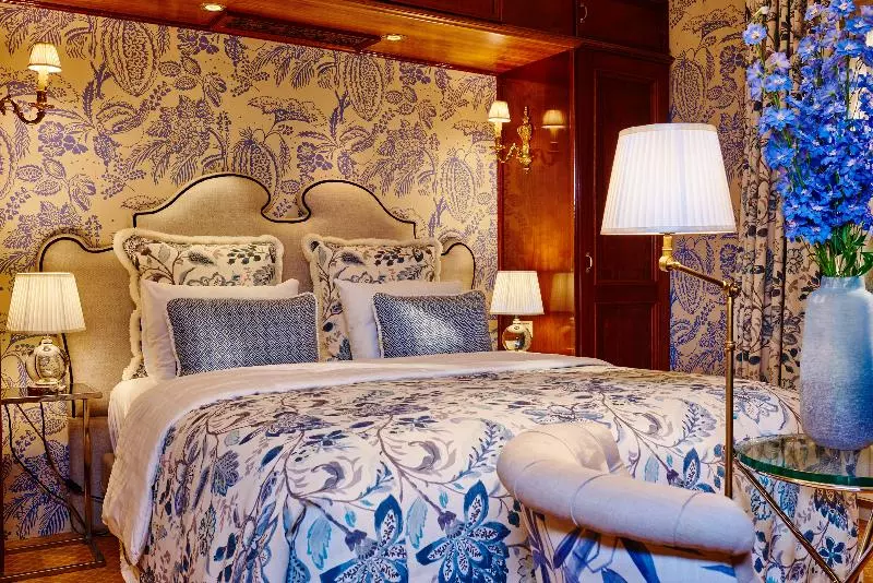 Deluxe Room, Estherea