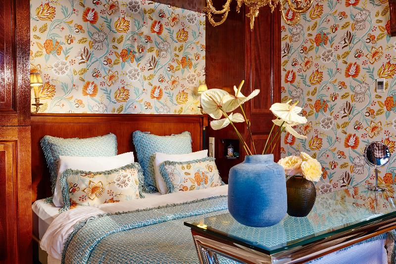 Deluxe Room, Estherea