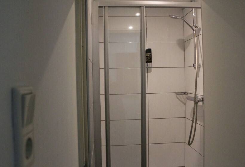 اتاق پایه با سرویس بهداشتی مشترک, Itc