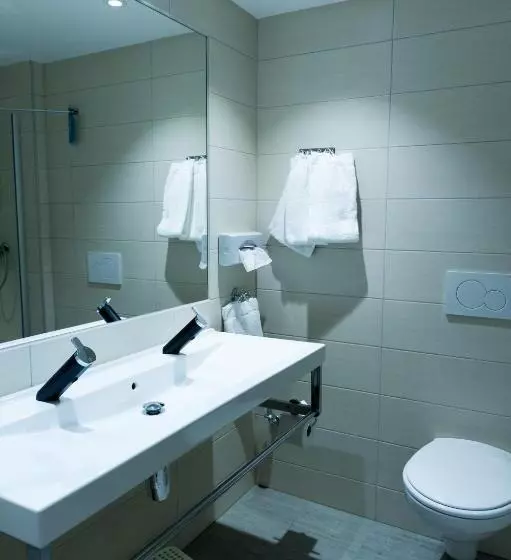 اتاق خانوادگی, Quality Hotel Maritim