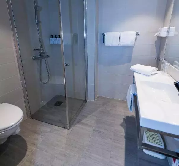 اتاق خانوادگی, Quality Hotel Maritim