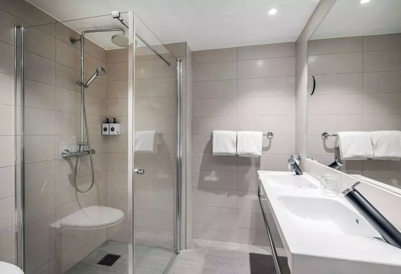 اتاق خانوادگی, Quality Hotel Maritim