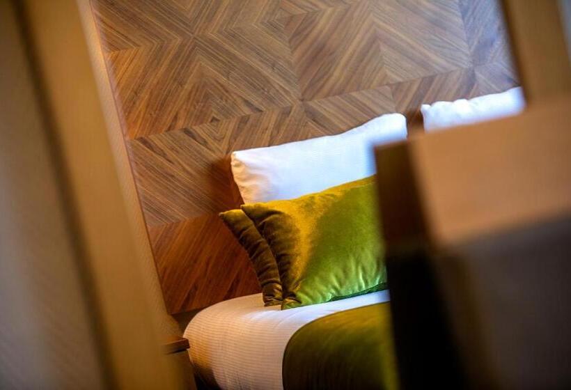 اتاق استاندارد, The Alfred