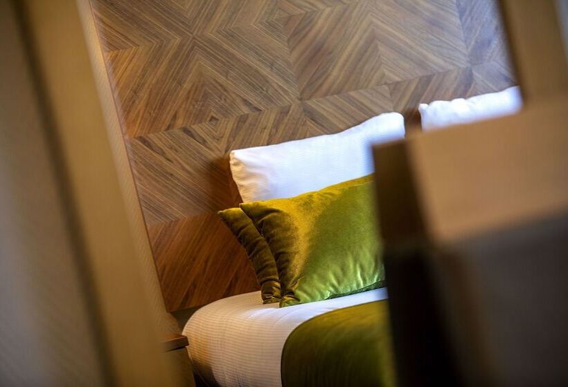 اتاق استاندارد, The Alfred