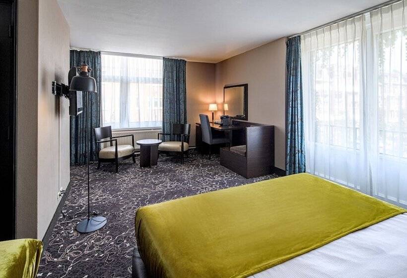 اتاق استاندارد سه نفره, The Alfred