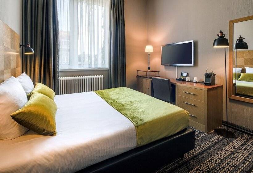 اتاق اکونومی, The Alfred