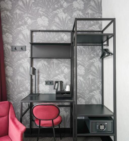 غرفة قياسية ثلاثية, Krisotel