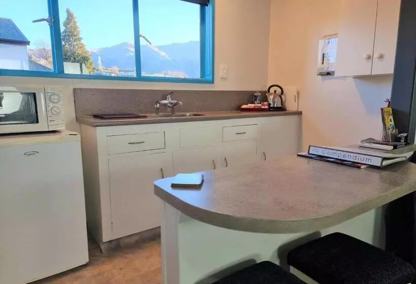 Standard-studio, Alpine Motel