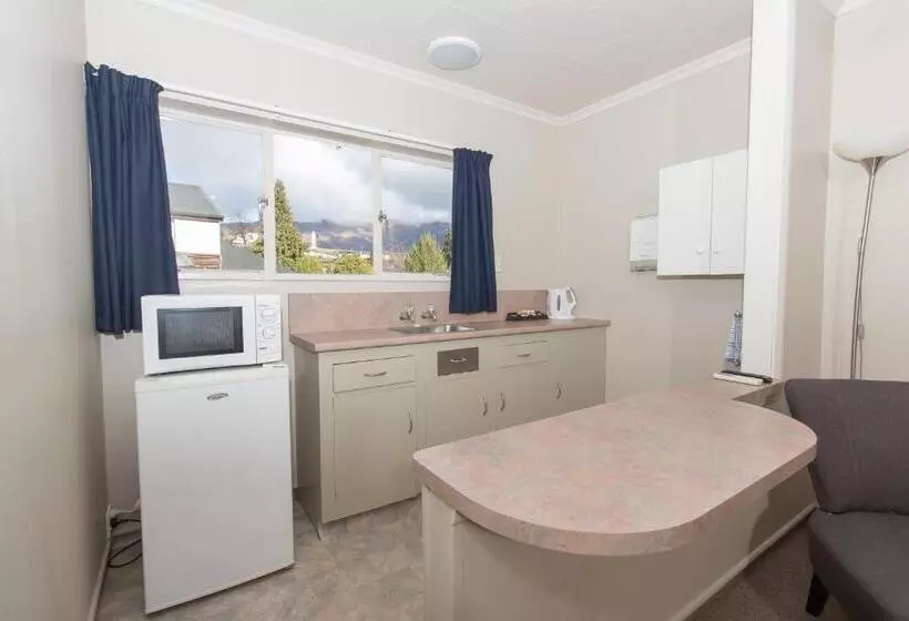 Standard-studio, Alpine Motel