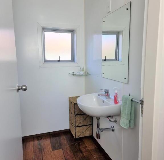 شقة عائلية, Alpine Motel