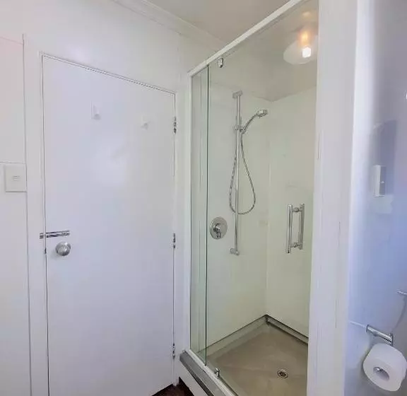 Perhehuoneisto, Alpine Motel