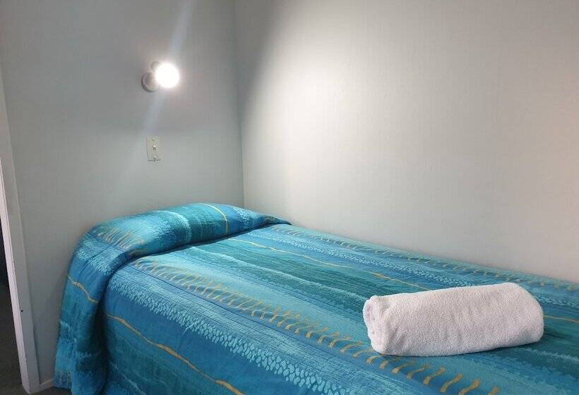 Апартаменты Superior 2 Спальни, Averill Court Motel