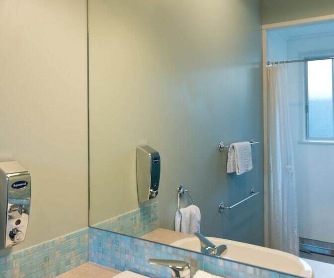 דירת חדר סופריור, Averill Court Motel