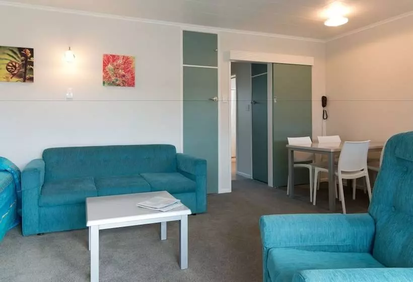 １ベッドルームのスーペリアアパートメント, Averill Court Motel