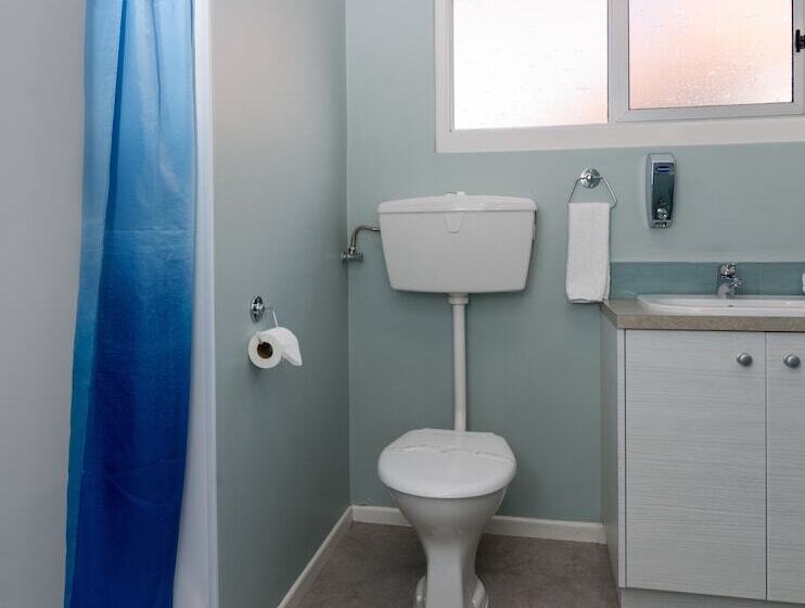Студия Стандарт, Averill Court Motel