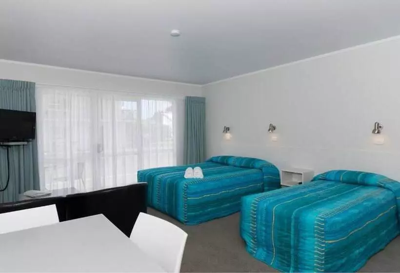 デラックススタジオ, Averill Court Motel