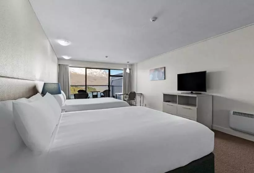 Superior room with lake view, Copthorne Hotel & Apartments Queenstown Lakeview