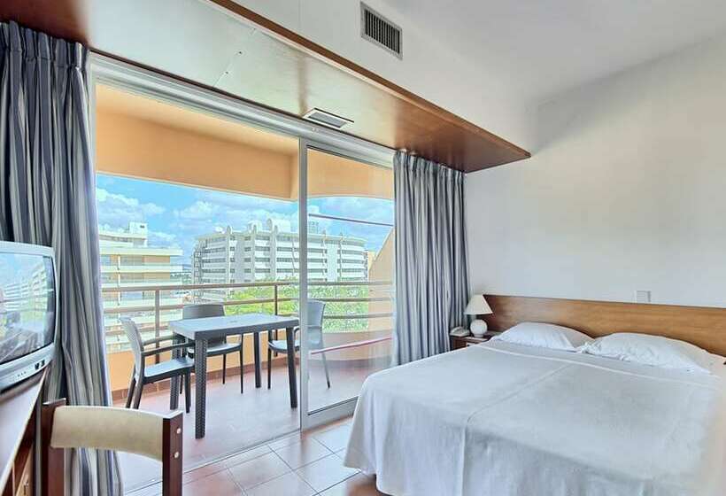 شقة غرفة واحدة, Dom Pedro Portobelo