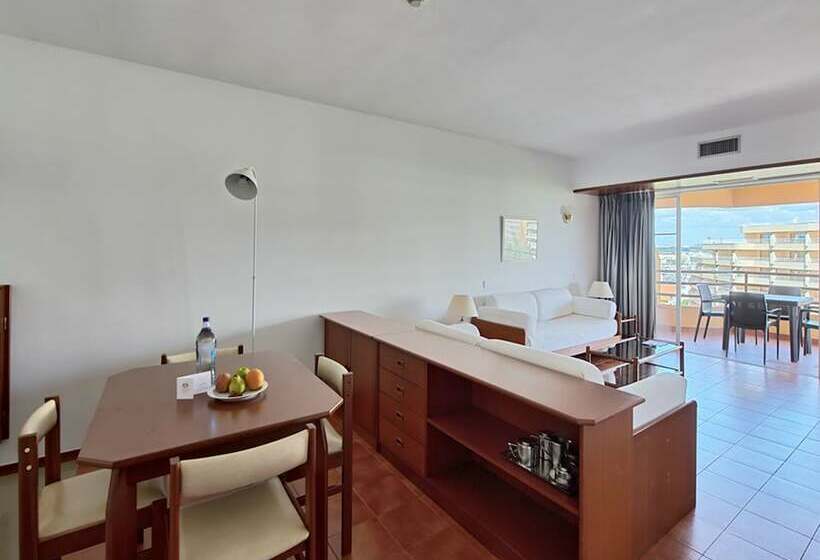 شقة غرفة واحدة, Dom Pedro Portobelo