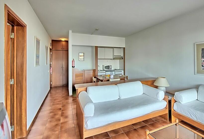 شقة غرفة واحدة, Dom Pedro Portobelo