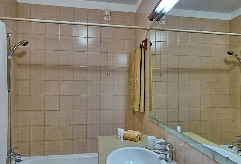 شقة غرفة واحدة, Dom Pedro Portobelo