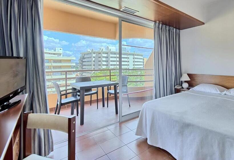 شقة غرفتين, Dom Pedro Portobelo