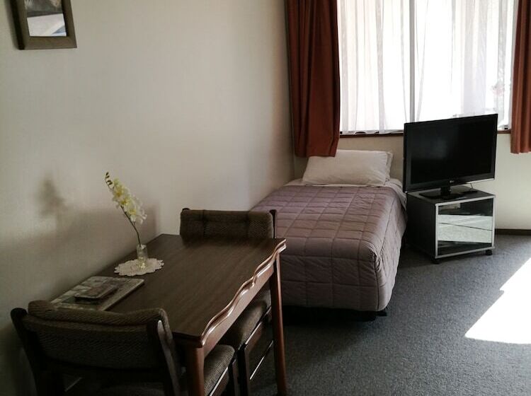 استودیوی استاندارد, Hacienda Motel