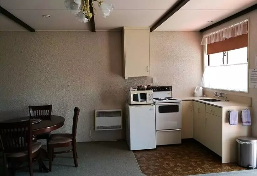 １ベッドルームアパートメント, Hacienda Motel