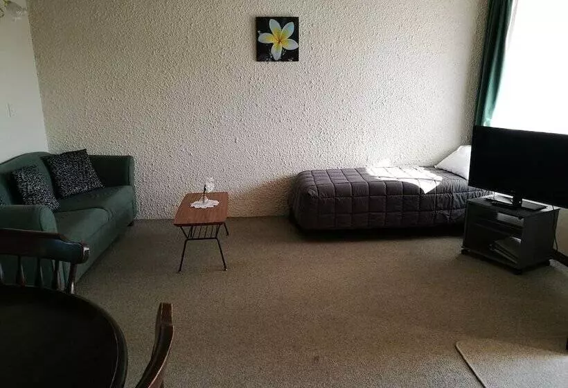 １ベッドルームアパートメント, Hacienda Motel