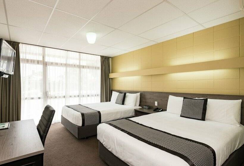 Номер Стандарт, Heartland Ambassador Hotel Hamilton