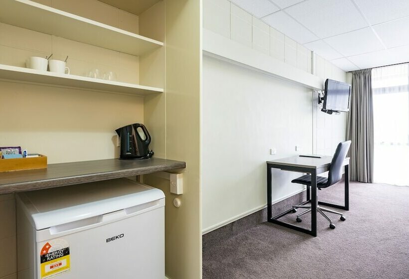 Номер Стандарт, Heartland Ambassador Hotel Hamilton