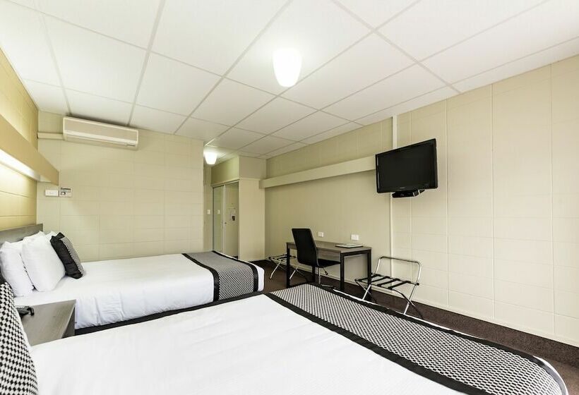 Номер Стандарт, Heartland Ambassador Hotel Hamilton