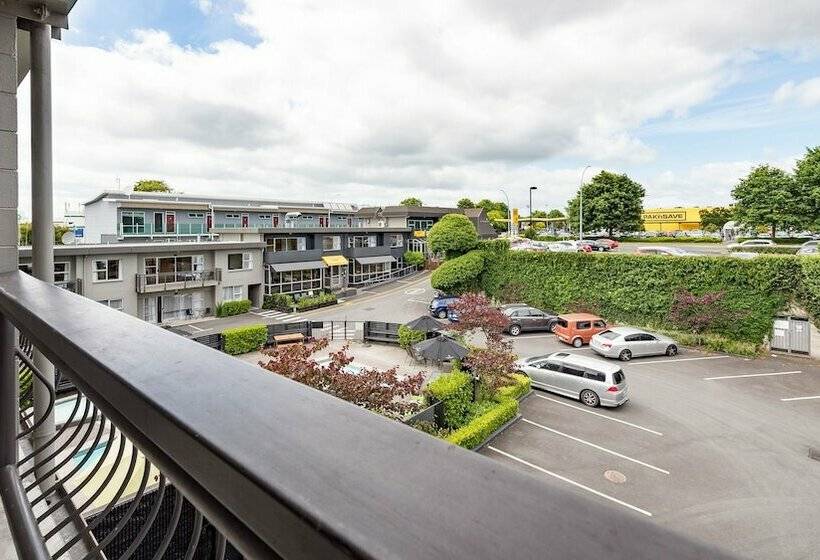 Номер Стандарт, Heartland Ambassador Hotel Hamilton