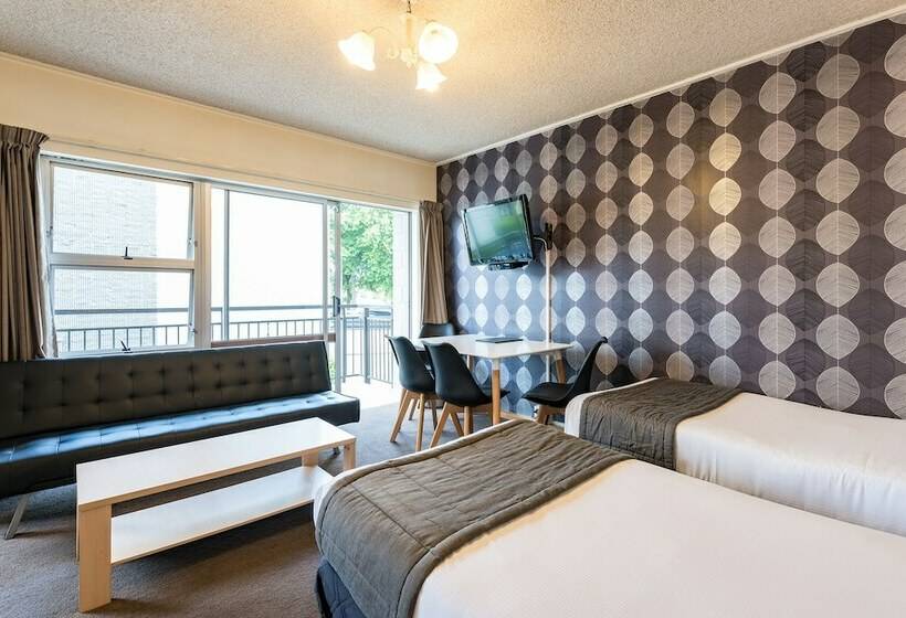 Номер Стандарт, Heartland Ambassador Hotel Hamilton