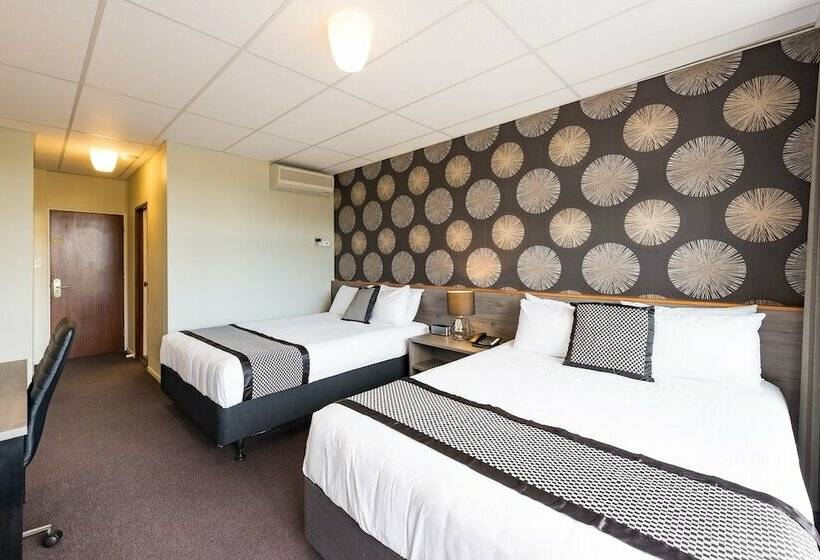 Номер Стандарт, Heartland Ambassador Hotel Hamilton