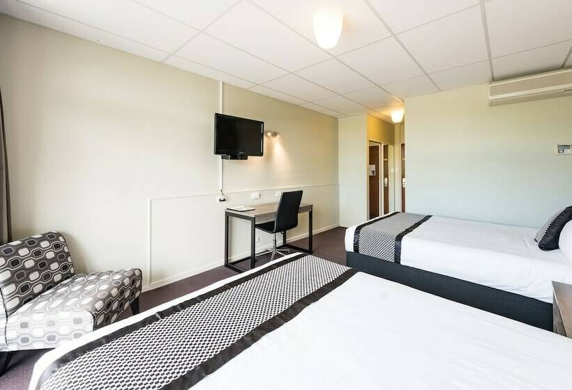 Номер Стандарт, Heartland Ambassador Hotel Hamilton