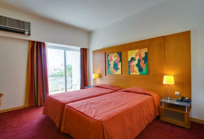 اتاق استاندارد سه نفره, Alvorada