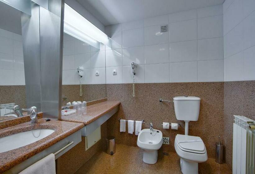 اتاق استاندارد سه نفره, Alvorada