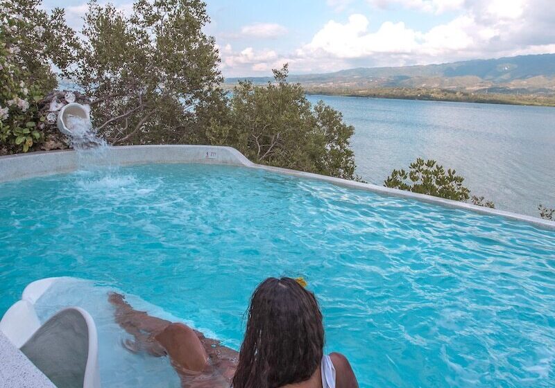 וילה עם חדר שינה אחד ובריכת שחיה, Badian Island Wellness Resort